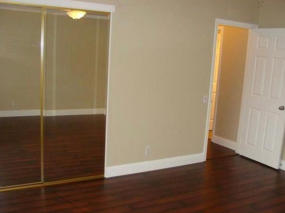 2nd image of 219 River Run Cir