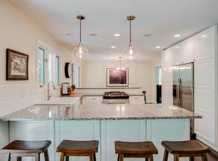 2301 Sheridan Hills Rd, Wayzata, MN 55391