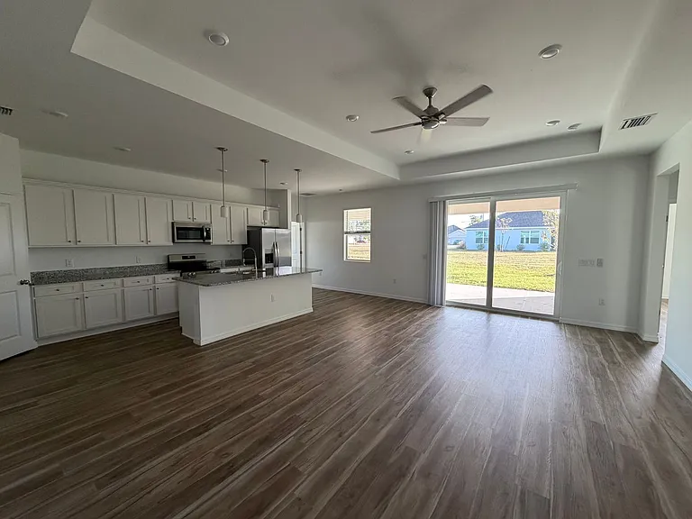 18418 Wintergarden Ave — Photo 5