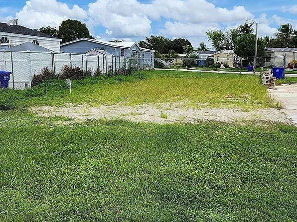 601 NW 217th Way, Pembroke Pines, FL 33029