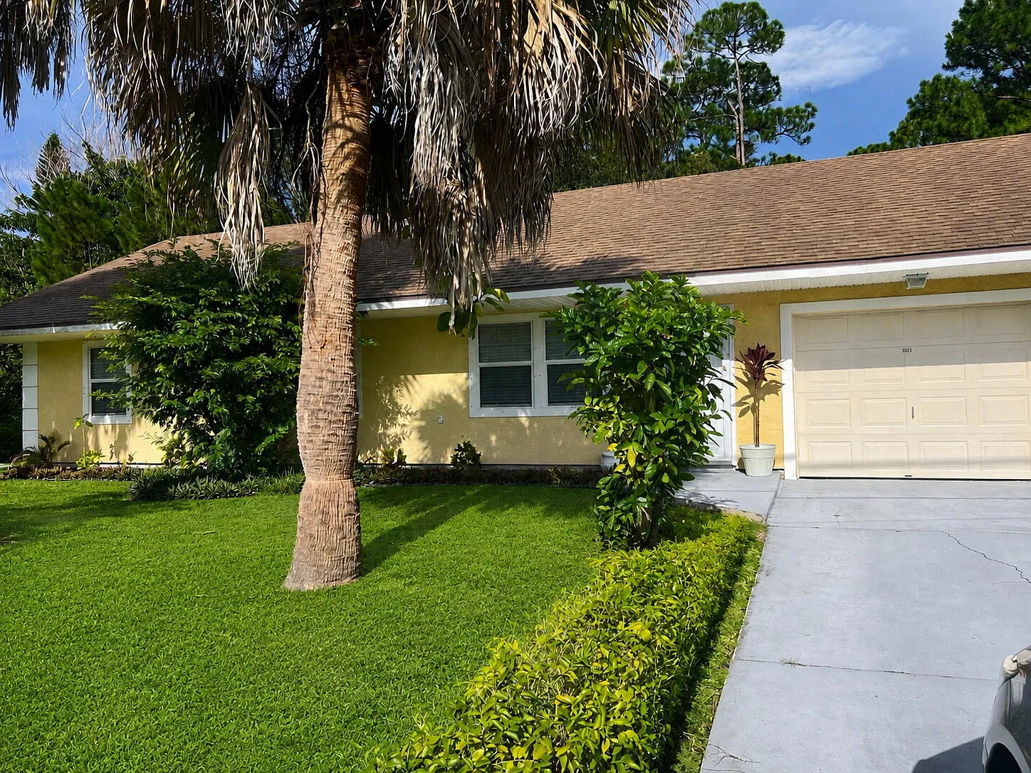 3 bed, 2.0 bath, 1286 sqft, $2,300 — Photo 1