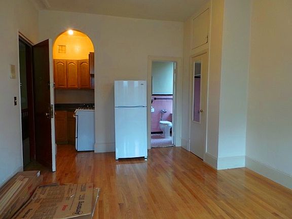 3rd image of 30 Mount Morris Park W APT 4F