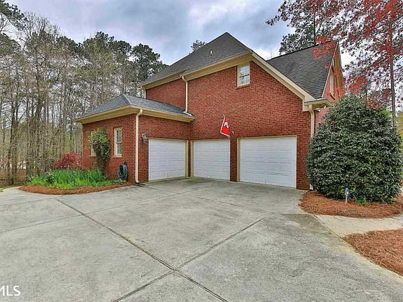 3rd image of 250 Newfield Dr