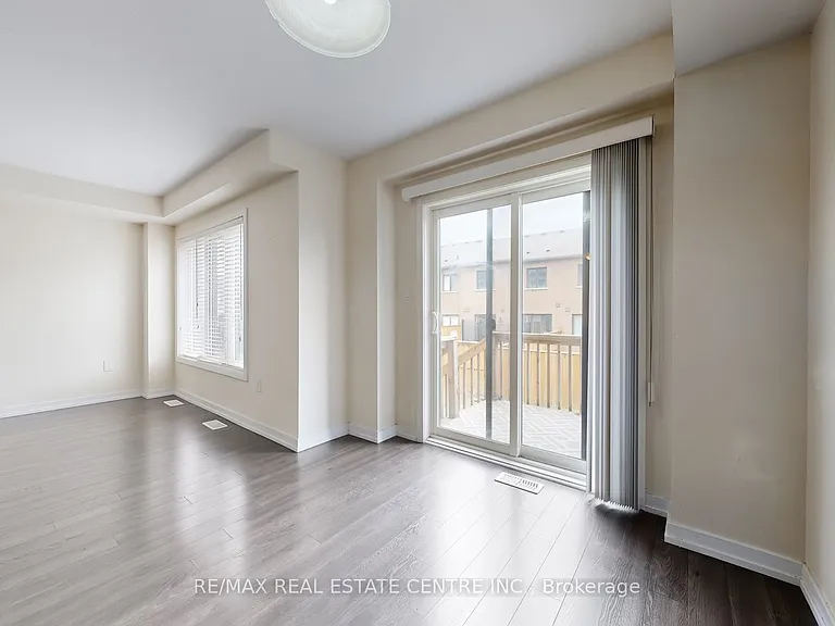 80 Scarletwood St — Photo 14