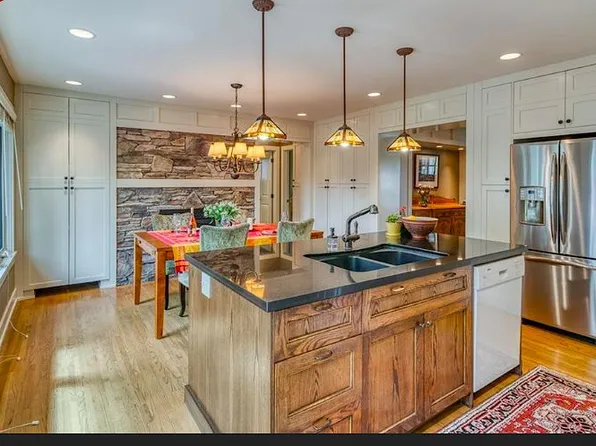 2831 13th Ave NW, Calgary, AB T2N 1M1