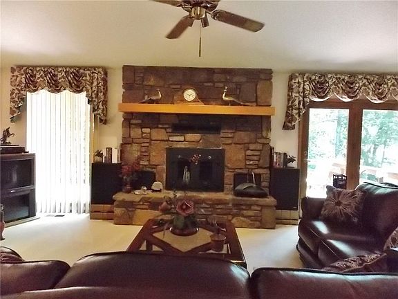 5th image of 11 Harbury Cir