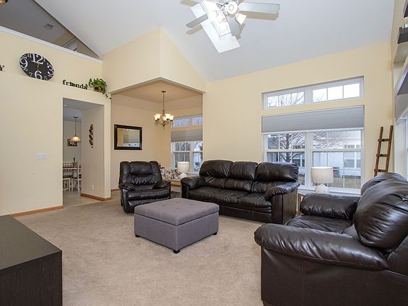 3rd image of 228 Kathryn Ln