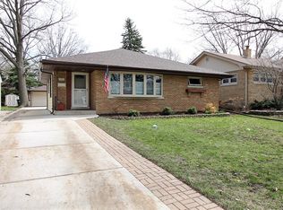 15 N Kenilworth Ave, Mount Prospect, IL 60056