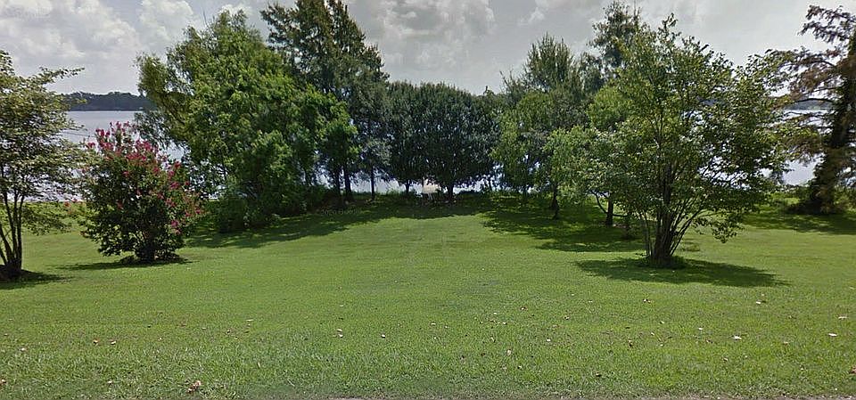 2nd image of 412 S Lakeshore Dr