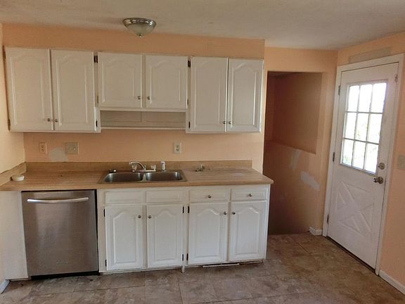 3rd image of 4710 Larkhall Ln