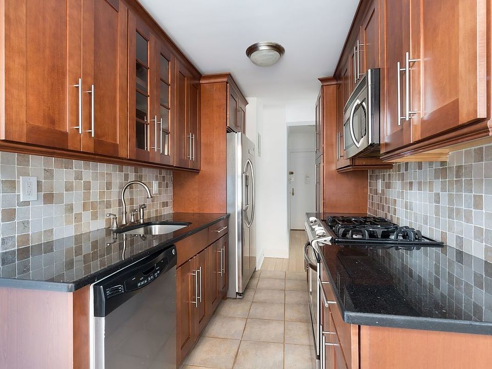1st image of 433 W 34th St APT 4J