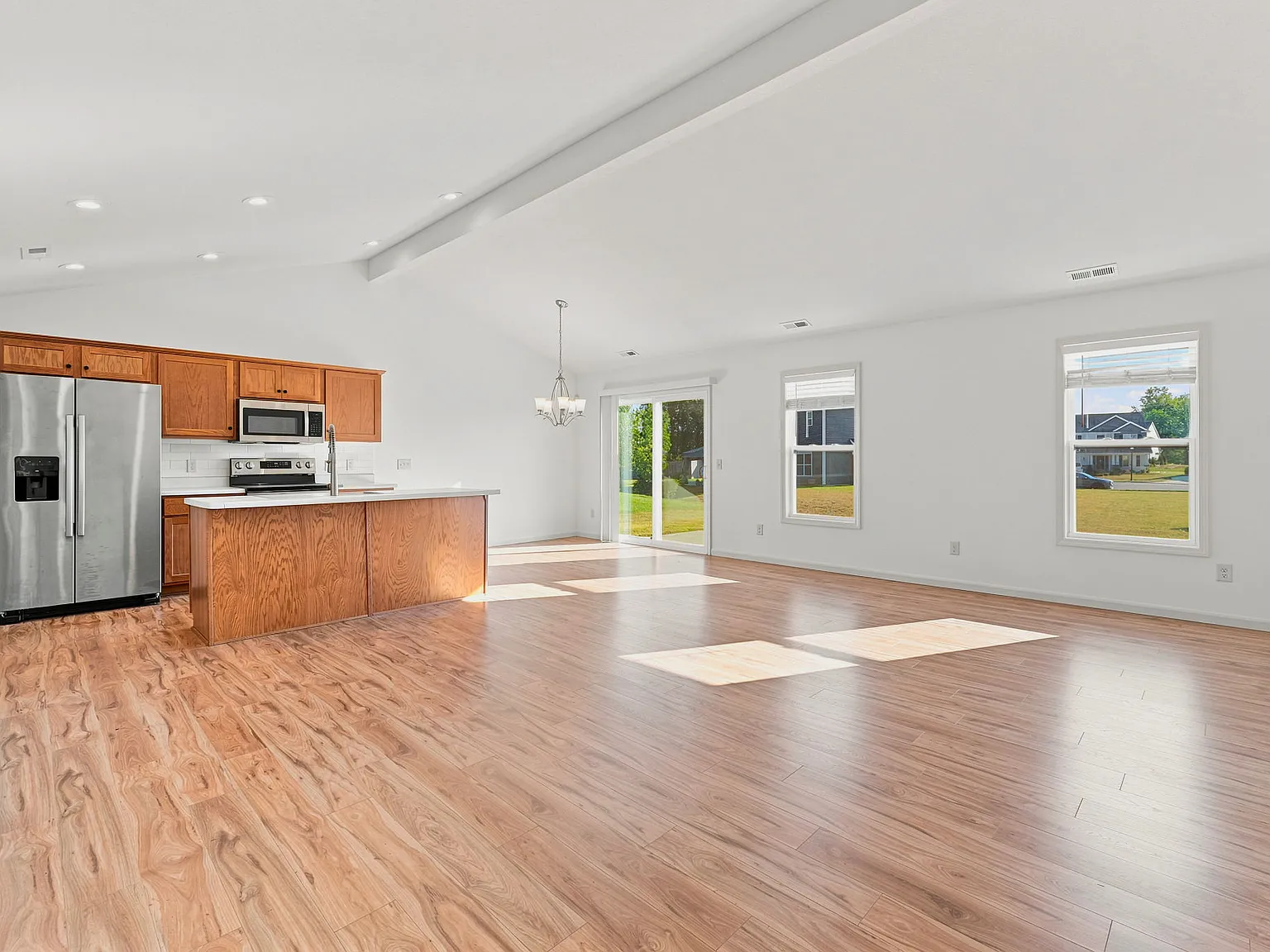 3 bed, 1197 sqft, $1,950 — Photo 3