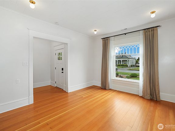 3rd image of 222 N Oak Street