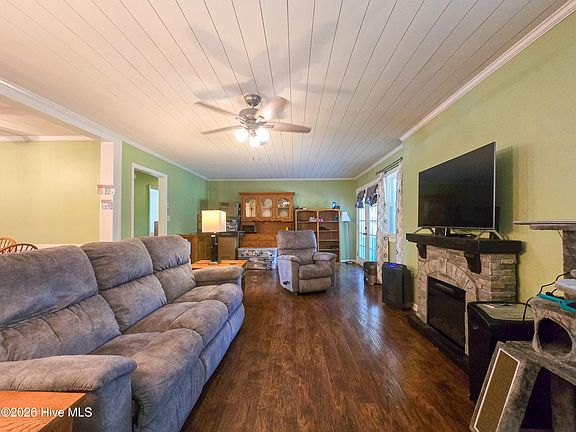 5th image of 809 Sandy Ridge Road