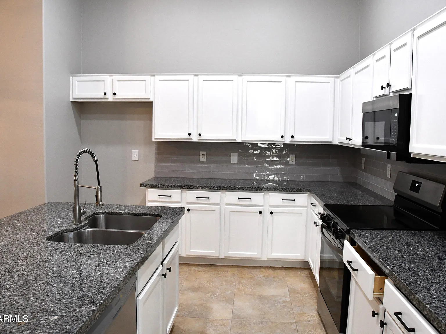 4 bed, 2.0 bath, 2219 sqft, $2,500 — Photo 4