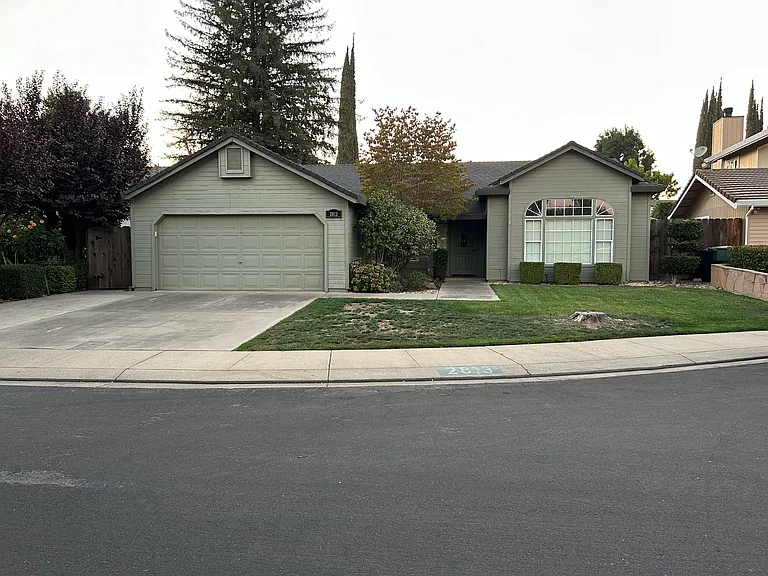 2813 Nora Ln — Photo 1