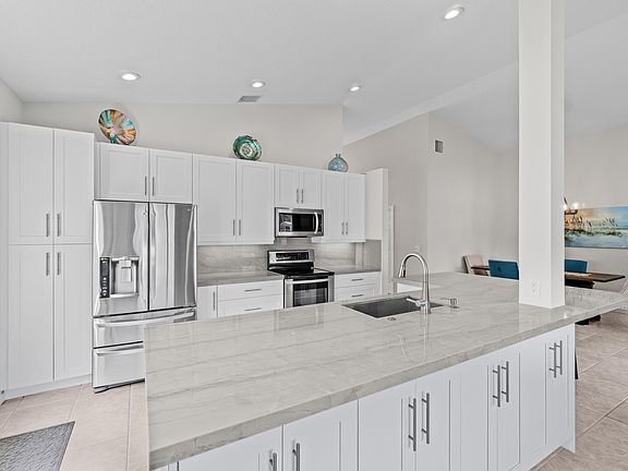 3rd image of 6919 Camille Street