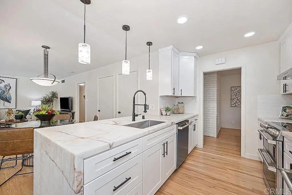 3 bed, 222 sqft, $3,000 — Photo 4