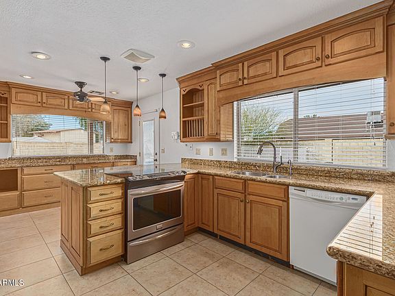 2nd image of 941 W Medina Ave
