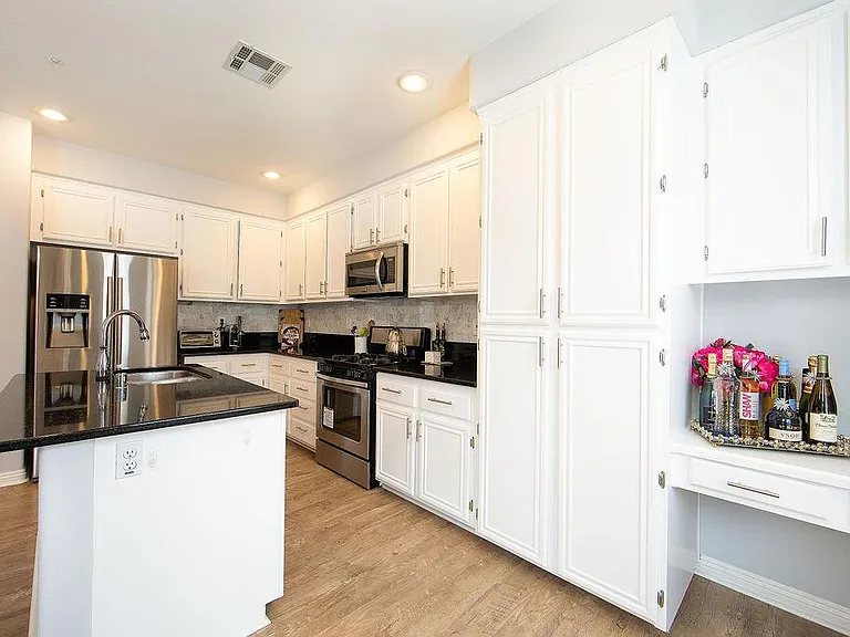 16 Benchmark Ln — Photo 9