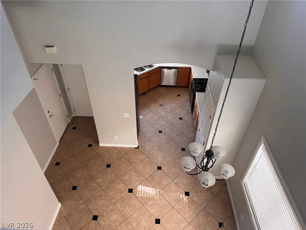 4 bed, 2.5 bath, 1992 sqft, $1,950 — Photo 2