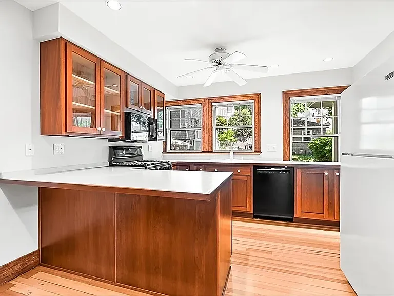 303 Washington St #1 — Photo 6