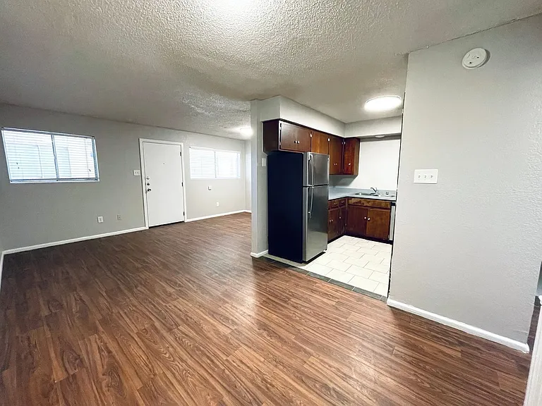 Courtyards West Updated Living in Central Lubbock — Photo 4