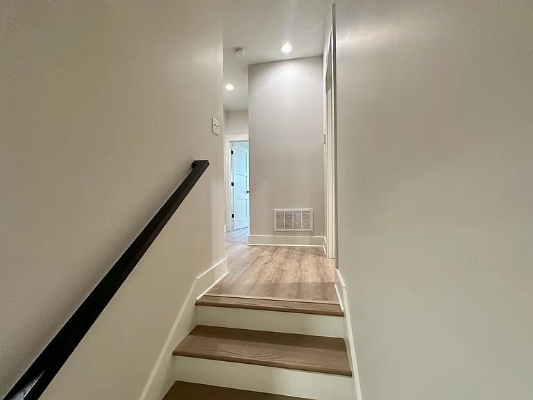 14 Walnut St NE #14 — Photo 15