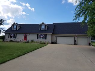 744 Timber Creek Rd, Dixon, IL 61021