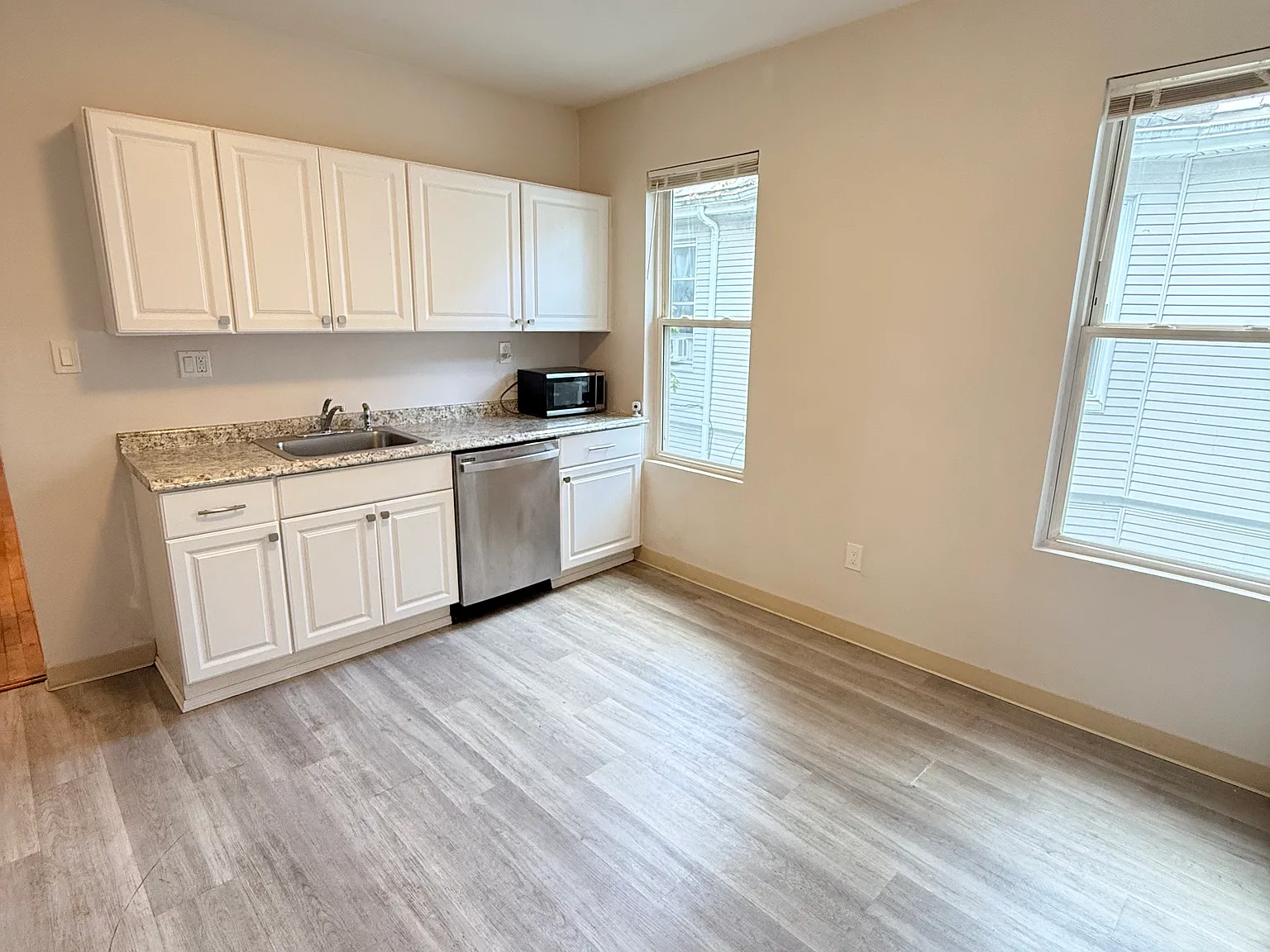 4 bed, 1600 sqft, $3,600 — Photo 2