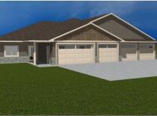 563 Kaylee Ct, Watertown, SD 57201