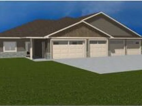 563 Kaylee Ct, Watertown, SD 57201