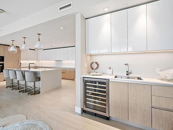 4th image of 3100 N OCEAN Drive #P-1105