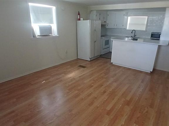 3rd image of 542 Division St