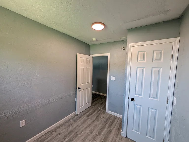 409 S 2nd St — Photo 8