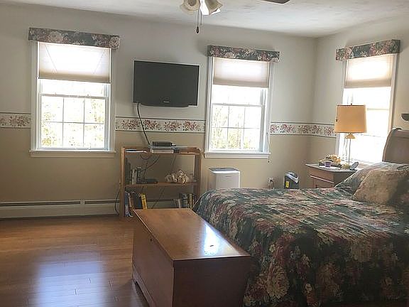 Master bedroom
private bath