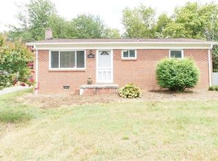 2615 W View St, Hickory, NC 28601