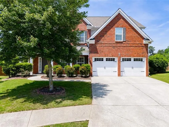 820 Sapphire Ln, Sugar Hill, GA 30518