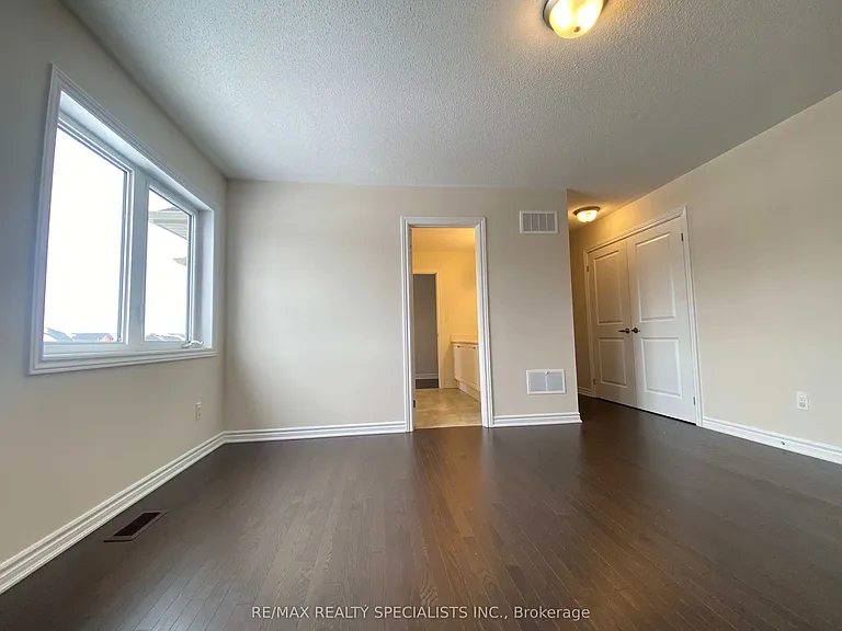 17 Oriole Cres — Photo 20