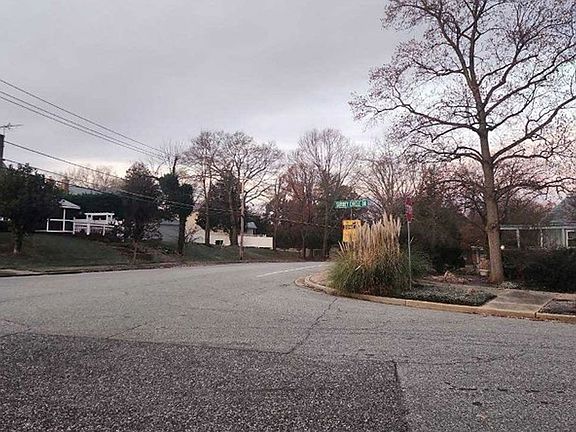 Exterior Neighborhood (street photo)