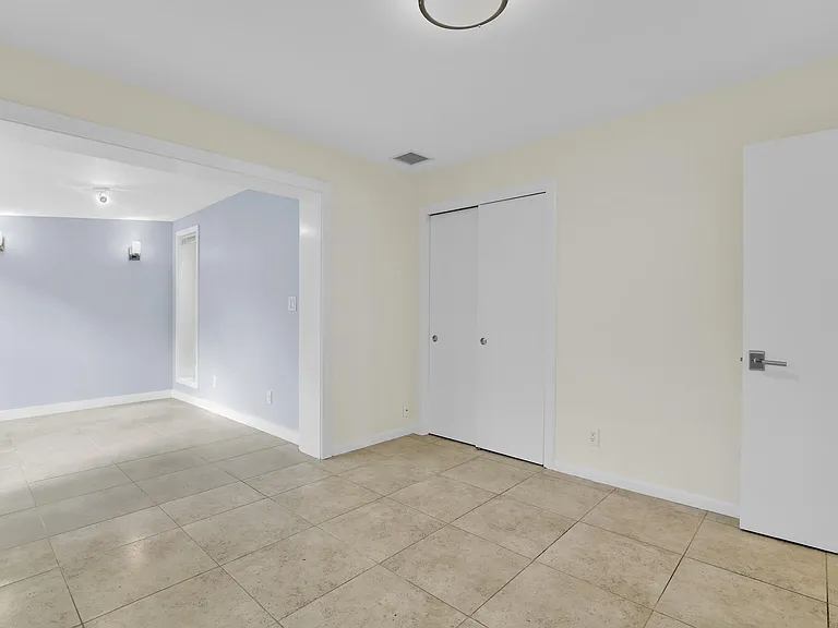 320 NE 1st Ave — Photo 14