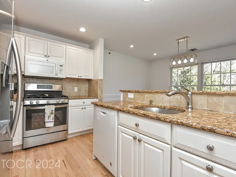 203 Central Park Pl — Photo 8