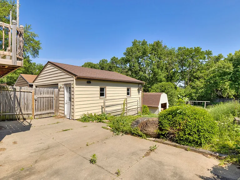 3815 Hillcrest Dr — Photo 32