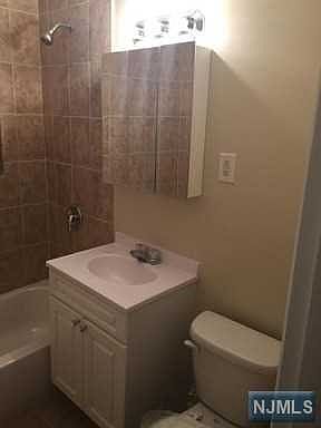 3rd image of 289 Essex St #L