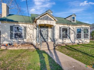 1103 Hopkins St, Yoakum, TX 77995