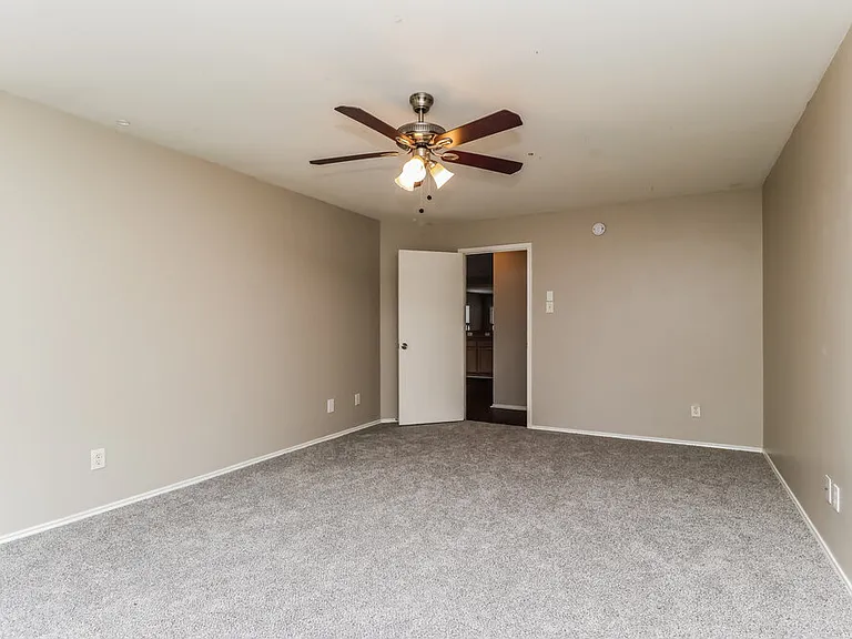 12134 Carriage Oak Cir — Photo 9