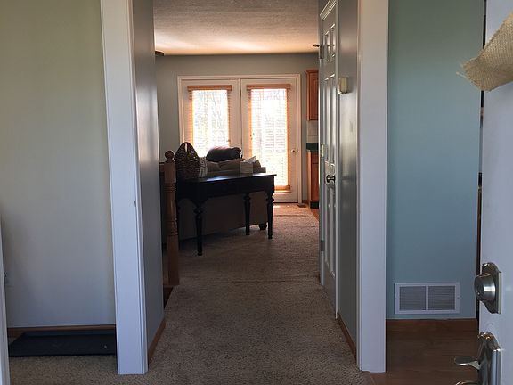 3rd image of 1805 Meadow View Dr