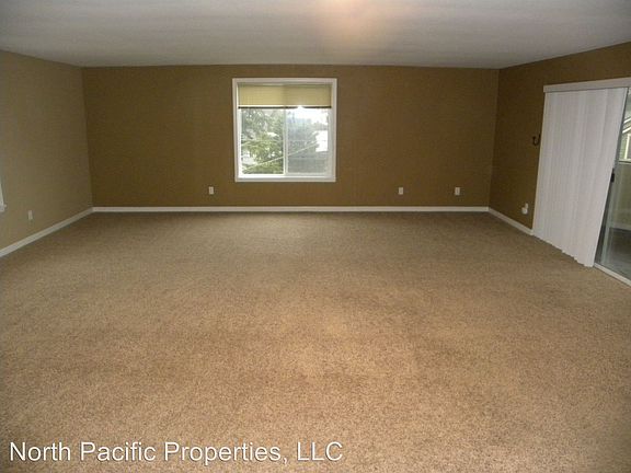 4th image of 12313 33rd Ave NE APT 400