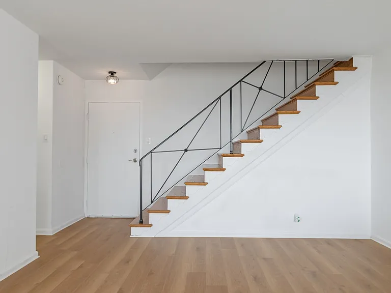 301 N Beauregard St #902 — Photo 1
