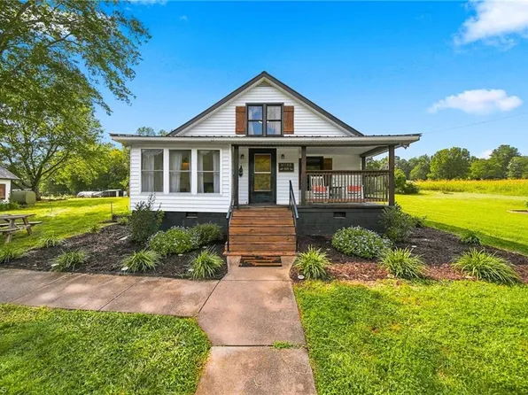 5638 Greenhorn Rd, Roaring River, NC 28669